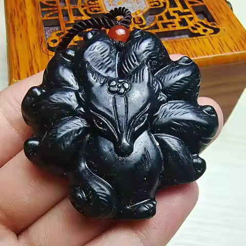 Moyu nine-tailed fox pendant medicine king stone fox necklace, strong magnetic serpentine stone whit