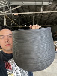 กระถางดินเผาแมกนีเซียม ขนาด 12นิ้ว หรือ 30x30x33.5cm สีดำขีดๆ ออกใบกำกับภาษีได้ รหัส 3468