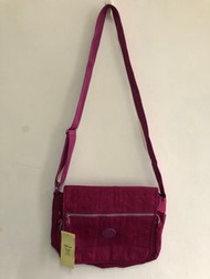 全新Kipling 長尾猴多口袋中型肩背包/斜背包男女皆宜Unisex紅色/淺綠色各有一個