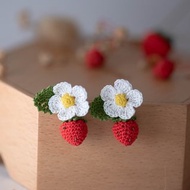 【小白花草莓】 耳環 微鉤 針織 花 耳飾 耳夾 手作