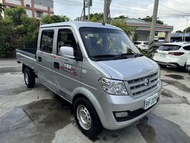 2023年 DFSK 大穩發 S2.5t雙箱四人座貨車 原廠保養保固，里程數14033公里，全車無待修車況如新。（售價45.8萬）可協助全額貸款分期。排氣量1,493c.c.引擎型式直列四缸汽油最大馬