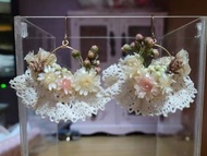 日本手作乾花耳環過了一層滴膠一照了UV燈保護不會變色不議價