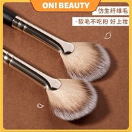 Small Fan-Shaped Highlighter Brush Flat Head Detail Brightening Contouring Blush Soft Hair Makeup To