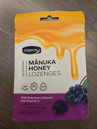 保證行貨 專櫃贈品 全新未開封 COMVITA 康維他 麥蘆卡 蜂蜜 潤喉糖 喉糖 添加維他命C 接骨木果味 54g 蜂膠 成分 (到期日：2028年10月04日) 產地: 紐西蘭 manuka ho