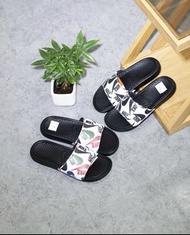 Nike 拖鞋