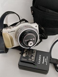 Panasonic  vintage 中古松下 Lumix DMC-GF5 14-42mm  all working w charger (2 original battery, 1 generic)