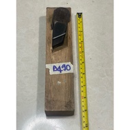 Japanese wood planer weighs 4900g (code B490)
