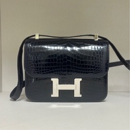 🐎【Hermès Constance 24 尼羅鱷 🐊深海藍 銀扣｜兩點 Crocodile Niloticus】