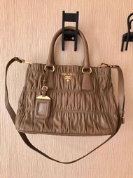 PRADA NAPPA GAUFRE TAN COLOR LEATHER HANDBAG SHOUDLER BAG 棕色咖啡色軟皺褶小羊皮手袋 側斜 sale