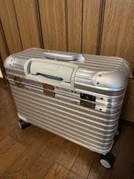 Rimowa pilot 銀色鋁鎂合金行李箱