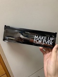 現貨正品Makeup forever brush #109掃 109持妝粉底掃 用作塗上HD Skin 高清隱形持妝粉底 輕易塑造極致貼膚的完美妝效 其大面積掃心設計令HD Skin 高清隱形持妝粉底能輕易地均勻推開 購自專門店make up for ever  makeup for ever 有意內洽