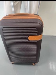 預訂英國 IT luggage 29寸行李箱~包郵費
