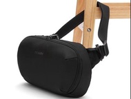 旺角門市 : 澳洲 Pacsafe 5L防盜斜孭袋 肩包 Metrosafe X Anti-Theft Urban Sling