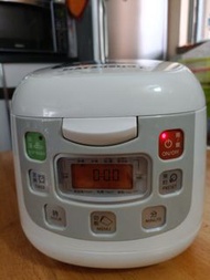 迷你智能電飯煲95%新                                     2.5mm特厚優質不黏易潔內鍋               預設功能鍵/自設時間選擇          