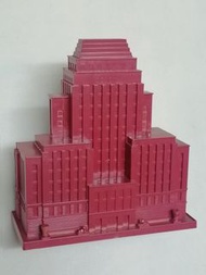 (38)60年代古董匯豐銀行紅屋仔錢罌/6"吋高made in HK/香港開達玩具廠(OK)製造/1 對獅子及花瓶完好無缺/收藏多年 保存新淨良好/背面蓋掩有小花痕(圖8) 有歲月痕跡 不合完美者