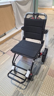 摺疊式輪椅