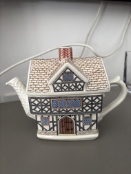 茶壺 Vintage Tudor House Teapot Ceramic