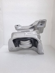 ยางแท่นเครื่องข้างขวา NISSAN SLYPHY  B17  PULSAR C12   JUKE F15  HR16DE 11210-1KA1A