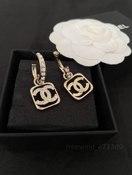 Chanel 新款鏤空方形耳環