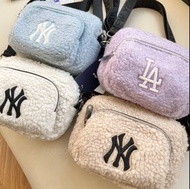 韓國預訂 男士MLB NY/LA 刺繡logo 羊羔毛斜咩袋 多色選