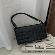 CHANEL 香奈兒 Chocolate Bar 皮革 黑色 單肩包 / 斜背包