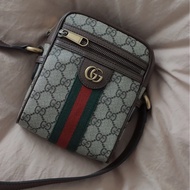 Gucci • Ophidia 經典老花郵差包 小號