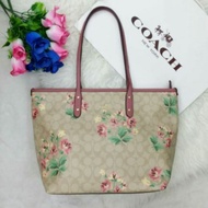 Coach mini tote
High gred pu%