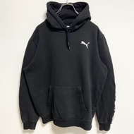 古著PUMA長袖單點印花連帽衫，袖子上有標誌，黑色，L 碼，適合秋冬穿著。