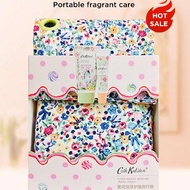 กระเป๋าถือ ลาย Cath Kidston ดอกไม้,ชุดครีมบำรุงมือและบาล์มลิป