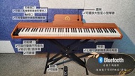 【設計有你名字的logo電子琴】【高質專業設計】【啡木紋】電子琴 Vintage digital piano (包送貨+ 琴 架+腳踏 )彷鋼琴手感 【 Iphone, samsung 手機都可以連接電子琴】