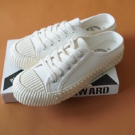 KIM&CO. Rainy(KF016M) รองเท้าผ้าใบแฟชั่นผู้ชายสีขาวเปิดส้น สไตล์มินิมอล บิดงอได้ 180 องศา