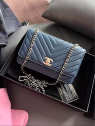 Chanel 💙Trendy CC 藍金V紋Woc ✨小羊皮🐑 全新未使用 有膜 28卡😚