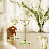 Blue champagne glasses, high-end crystal glasses, red wine glasses, cocktail glasses, home glasses