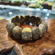 本人售賣所有的藥珀全部由俄羅斯進口,全天然,藥珀原石南瓜手排,藥珀（靈草珀）主要功效包括中醫藥用價值（如安神定魄、活血化瘀、消炎止痛）、保健療癒（改善睡眠、促進循環、提升免疫）,根據書籍記載例如山海經