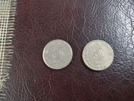 1988及89年香港5元硬幣共兩枚。五元平郵