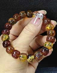 緬甸變色龍多寶直切優質琥珀手鍊
11×9.4mm 15.4g 手圍18cm
HK＄1499❌750
缅甸琥珀變色龍多寶（包含變色龍茶珀及多種珍稀琥珀）因形成於白垩紀，能量古老而強大。變色龍茶珀特有的光