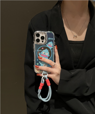 ปลาการ์ตูนกระจกโทรศัพท์กรณีสำหรับ iPhone15promax ปลาการ์ตูนสีน้ำเงินหูฟังกระเป๋าแขวนโทรศัพท์กรณีสำหรับ iPhone14pro Blue Carry-on Short Rope Case สำหรับ iPhone13 เอียงไหล่กรณีโทรศัพท์สำหรับ iPhone12Promax