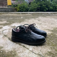 Hawkins split toe office shoes