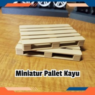 Diecast Wooden Pallet Diorama Size 25x20x3.7 mm