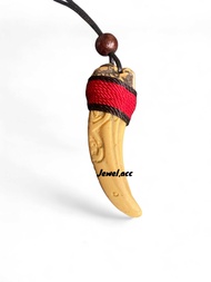 Kalung taring ukir dayak orang tua