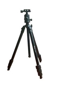 台灣Fancier WF -531BT輕量化鋁合金三腳架 採用特殊的八角形腳管跟中軸 不會有旋轉晃動問題 快扳式鎖定 可倒插式中軸