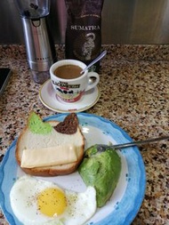Starbucks咖啡豆$79. 咖啡豆機現貨$109