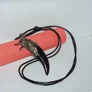 Kalung tali Hitam bandul taring singa/ kalung tali / bandul kalung / kalung Wanita / kalung pria