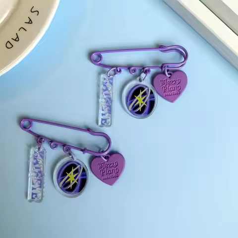 KATSEYE Keychain MINI LOGO Pendant Pins Badge Brooch Manon Sophia Yoonchae EYEKONS Fans Collection G