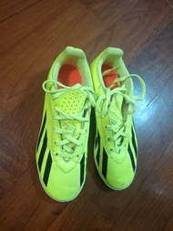 Adidas 足球鞋