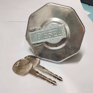 Nắp thùng dầu xe tải Isuzu 5-8 tấn NQR 550 FRR 650 FVR 900 150ps đầu vuông