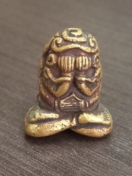 M6 พระปิดตา หลวงพ่อทับ วัดทอง ธนบุรี หลังยันต์ยุ่ง มหาลาภตำนานล้านความเชื่อ เนื้อโลหะ9ชนิด (สีทองเลื