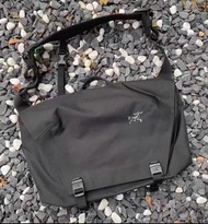 💞現貨  ARC'TERYX arcteryx shoulder bag 始祖鸟 不死鳥 Granville10L 郵差包戶外機能防水耐磨 健身 單肩包 斜挎包 背包 腰包 胸包 戶外登山包