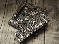 和風黑色波浪躲貓貓 嬰兒/小童嬰兒揹帶/汽車座椅 雙面口水巾/揹