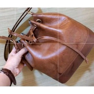 ♞,♘,♙Vedasto Genuine Leather Sling Pouch Bag
